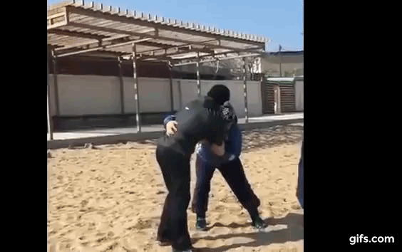 Абдулманап борется.