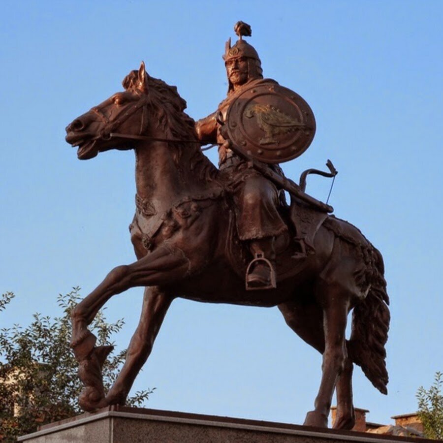 Памятник Аспаруху в Болгарии