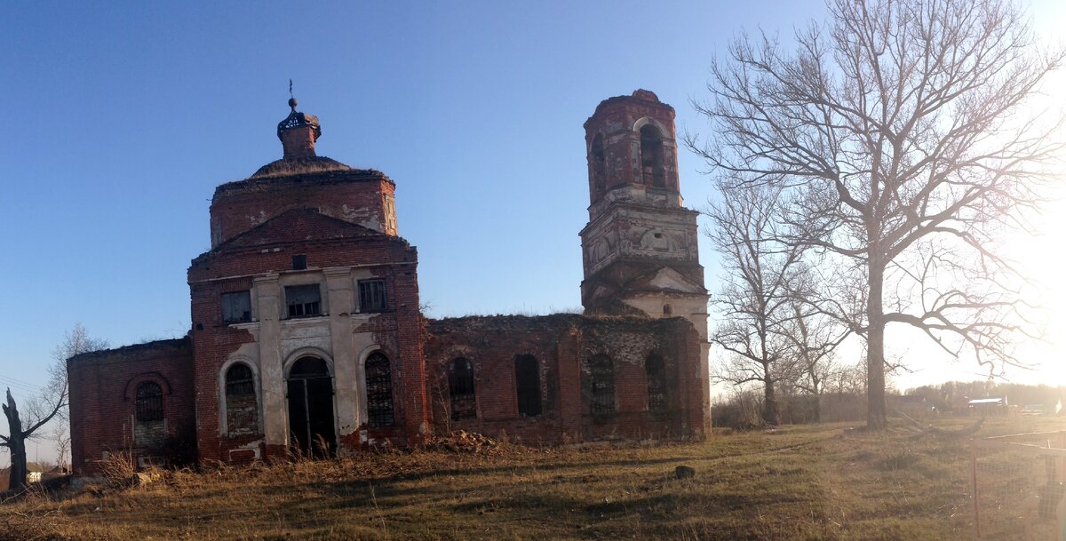 Панорама церкви с колокольней Построена в 1820 году