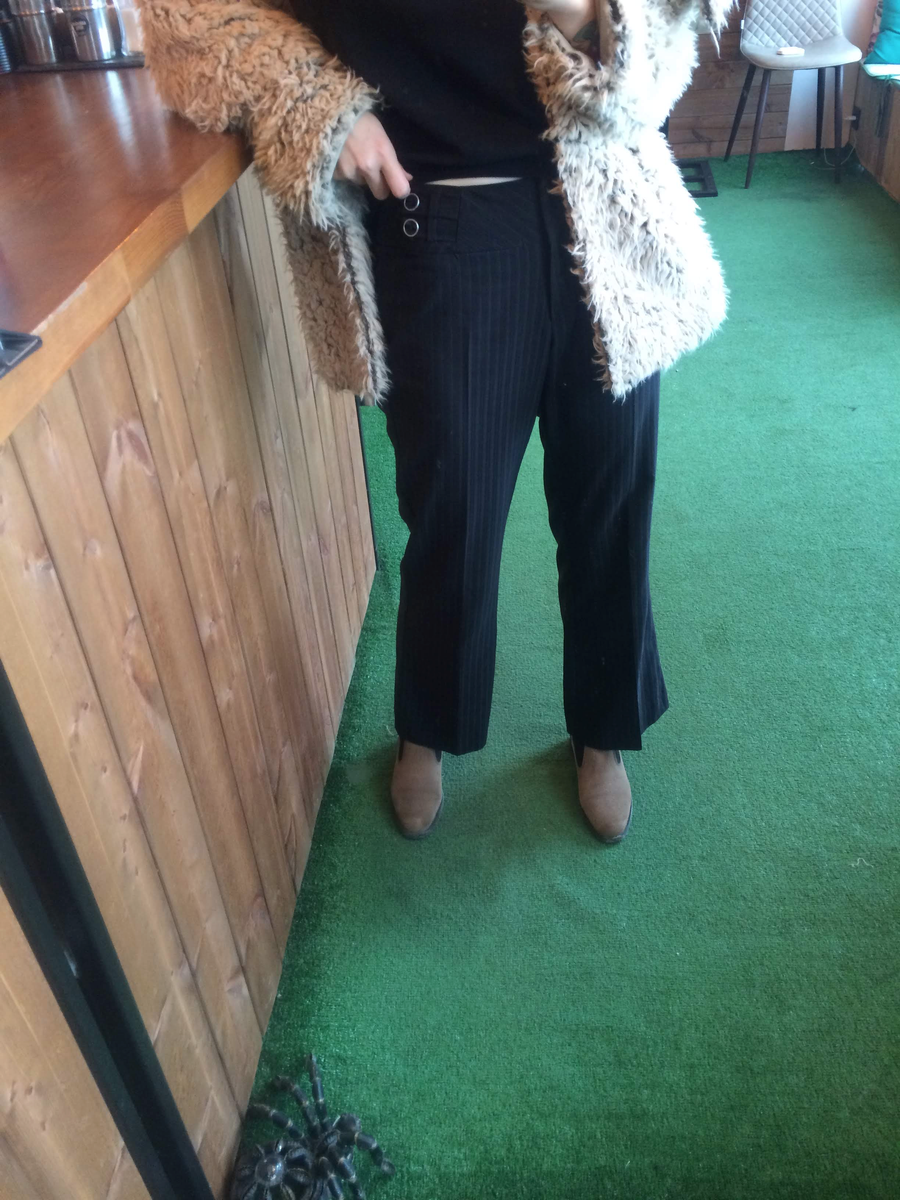 Брюки в полоску. Носим с кроссовками, челси, массивными ботинками. 65 рублей