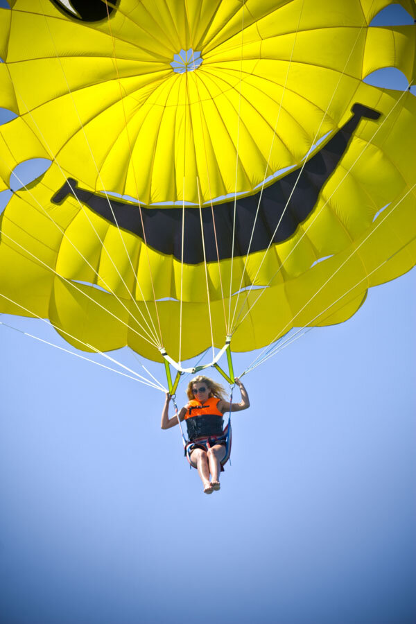 источник: https://yandex.ru/images/search?text=%D0%BF%D0%B0%D1%80%D0%B0%D1%88%D1%8E%D1%82%20%D0%B2%20HD&isize=eq&iw=600&ih=900&pos=15&rpt=simage&img_url=https%3A%2F%2Fkarenweikert.com%2Fwp-content%2Fuploads%2F2016%2F06%2FiStock_12107867_LARGE.jpg