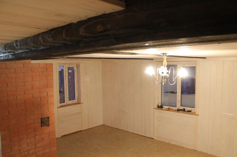 всё раскрасил, теперь переехать и к лету полы в мастерской изготовить, а то покупной шпунт сухой обойдется не меньше 30000 рублей. попытаемся в десять уложиться