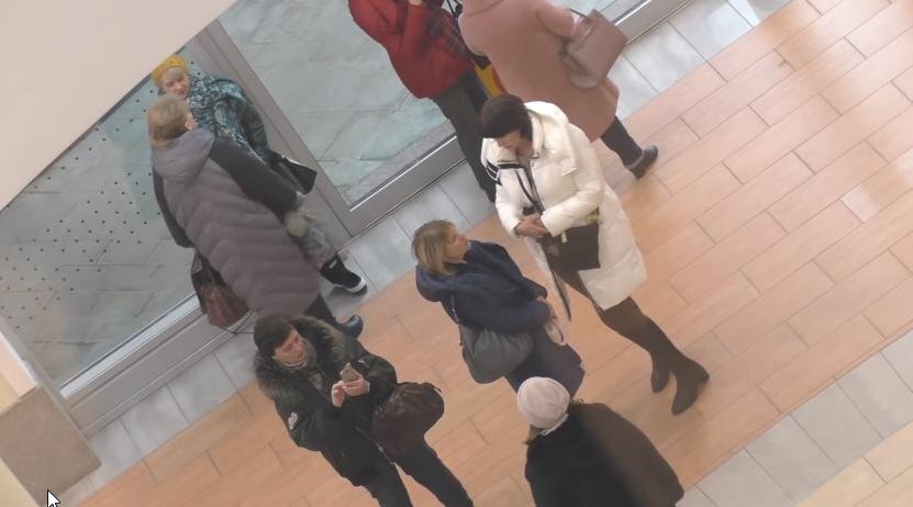 Сбор фиктивных участников слушаний для инструктажа. Источник: YouTube-канал Вадима Коровина 