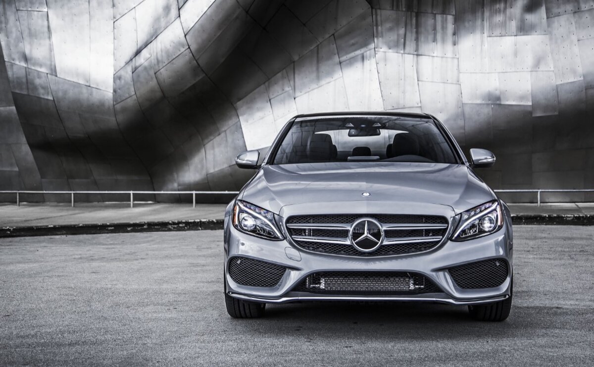 Штаб-квартира Mercedes-Benz находится в Штутгарте, Баден-Вюртемберг, Германия