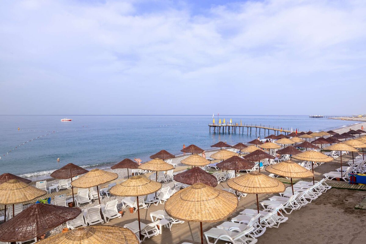 Пляж отеля Holiday park resort hotel 5