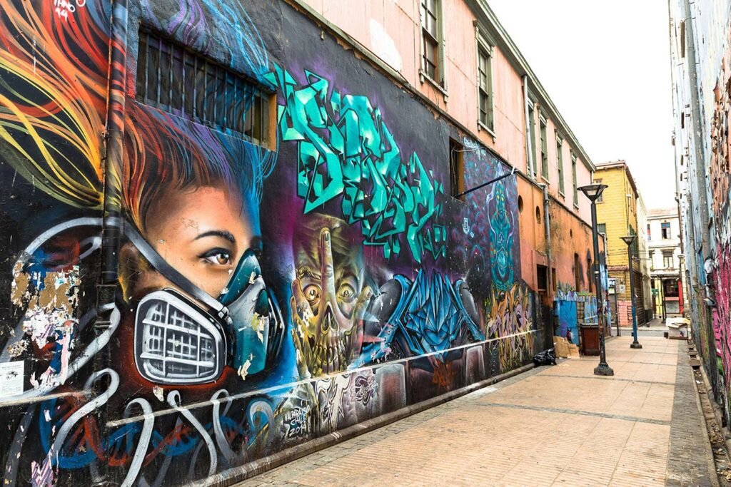 Уличная живопись на стенах. Уличное искусство граффити. Roa стрит арт. Художник граффити этам крю. Мурал хармса в петербурге.