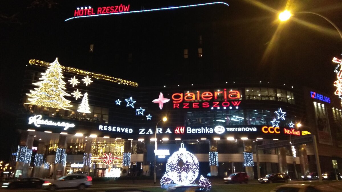 Центр небольшого (по нашим меркам) города Жешув - столица Подкарпатского вВоеводства. Население около 200 тыс чел. 