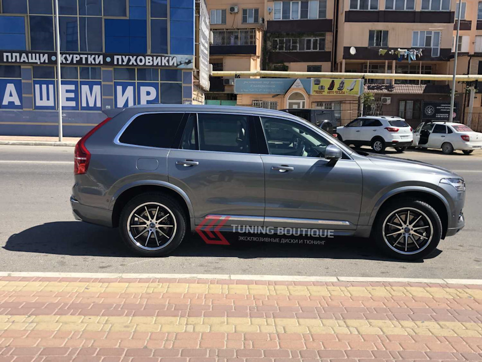 Volvo XC90 на 20" дисках Rohana RC10