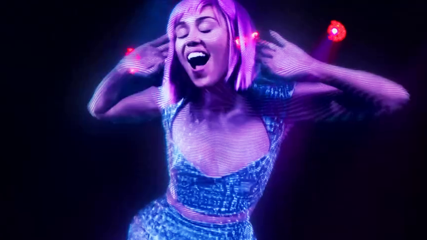 Голограмма певицы Ashley O ("Черное зеркало" 5 сезон 3 эпизод)
