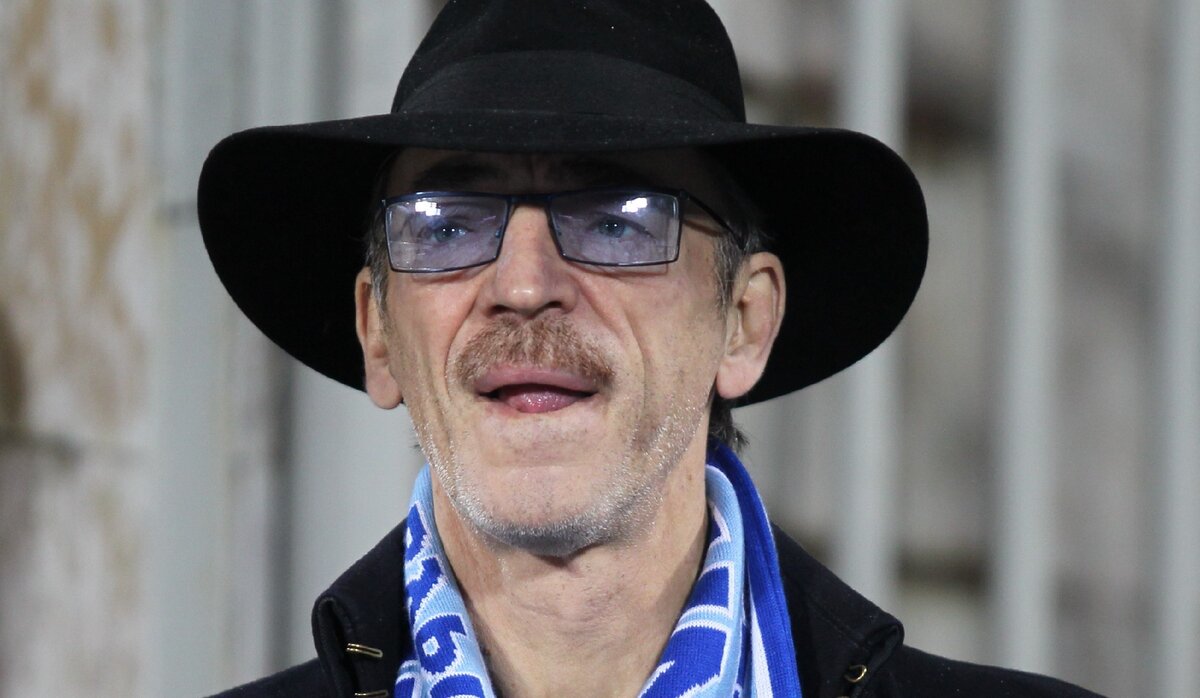 Боярский 2019. Последние фото боярского. Боярский с букетом. Последние фото боярского. Последние фото боярского.