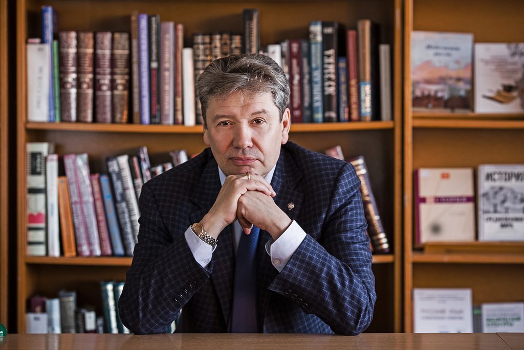 Ректор ЛГУ имени А. С. Пушкина доктор экономических наук, кандидат политических наук, профессор Еремеев Станислав Германович 