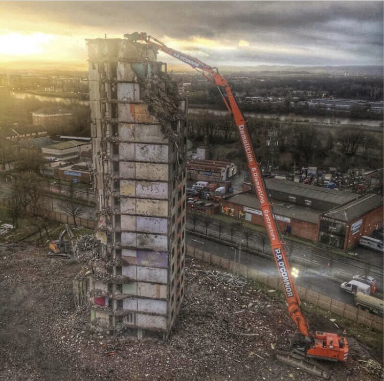 Снос британской 16 этажки