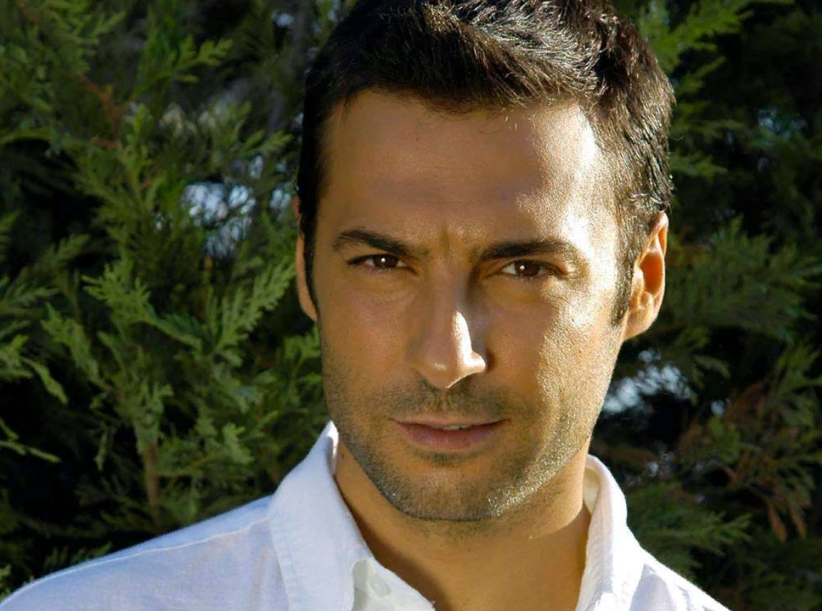 Барыш кылыч биография. Барыш Кылыч турецкий актер. Актер Барыш Кылыч фото.