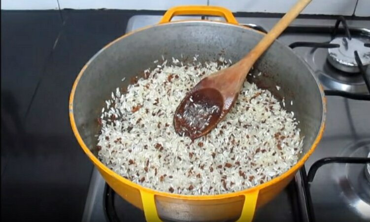 Lavar el arroz para que quede suelto