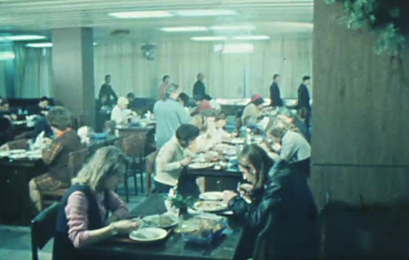 Кадр из сюжета "Рабочая столовая ВЭФа. Программа "Время". Эфир 08.12.1976"