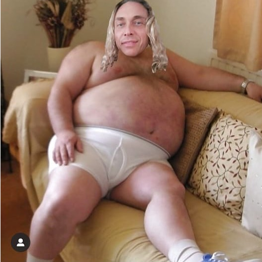 «К юбилейному шоу «50 оттенков Серого» муж наконец-то добился идеального результата красоты своего тела! Вот теперь Тарзан выглядит как настоящий Мужик! Неужели я дождалась!».
 
