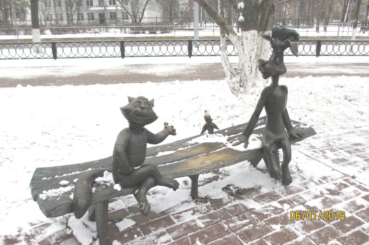 Авторское фото из подмосковного городка Раменское. Вот где настоящий мультяшный заповедник: там много памятников героям мультиков!