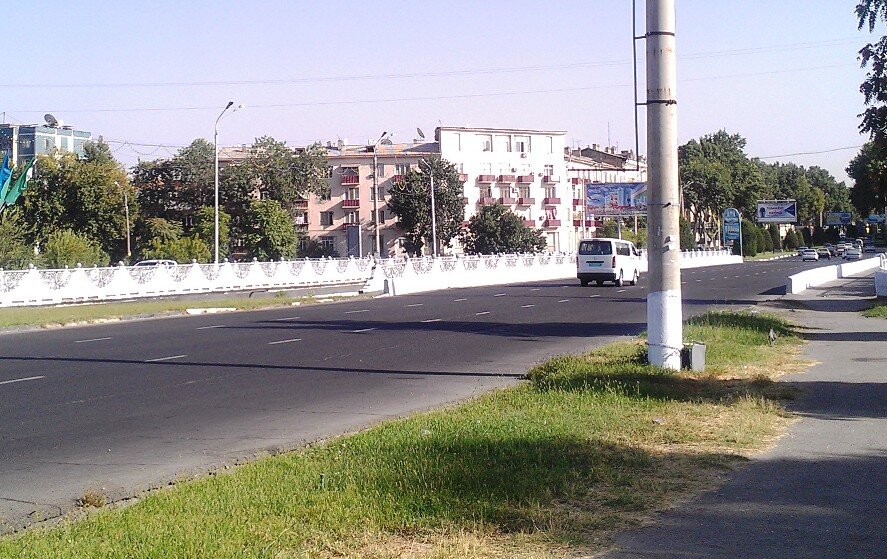 Мост тот-же,  улица направление в сторону Аэропорта.