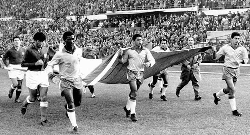 Бразильские футболисты после победы в полуфинале чемпионата мира 1962 года
