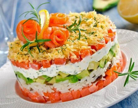 Слоенный салат с красной рыбой
