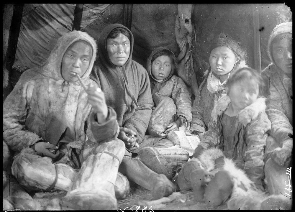 Коренные жители Таймыра в начале ХХ века (фото с сайта GoArctic).