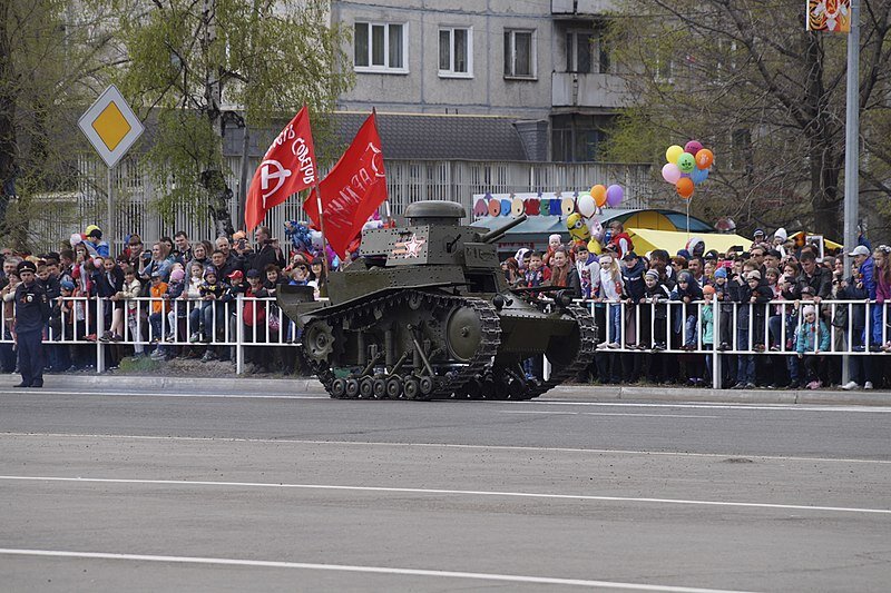 Т-18 во время парада в Уссурийске, 9 мая 2018 года.