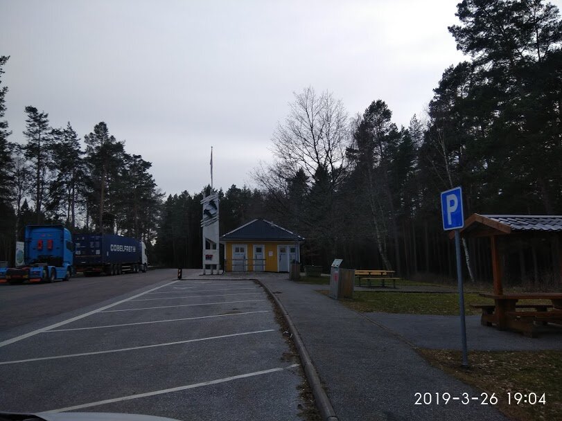 Стоянка по дороге в Гётеборг. Фото автора.