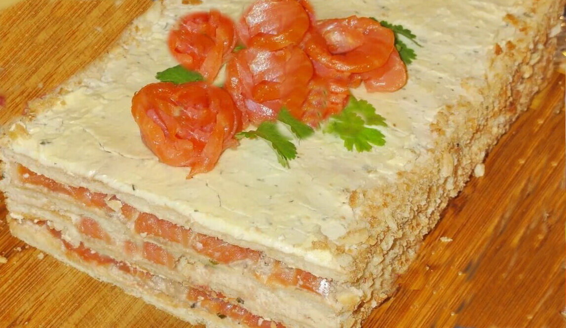 Слоеное тесто творожный сыр рыба. Закусочный торт Наполеон с консервой. Закусочный торт «Наполеон» snack Cake ". Закусочный Наполеон с красной рыбой.