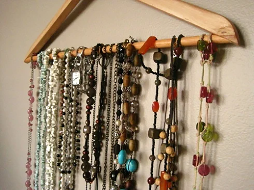 Вешалка для аксессуаров.