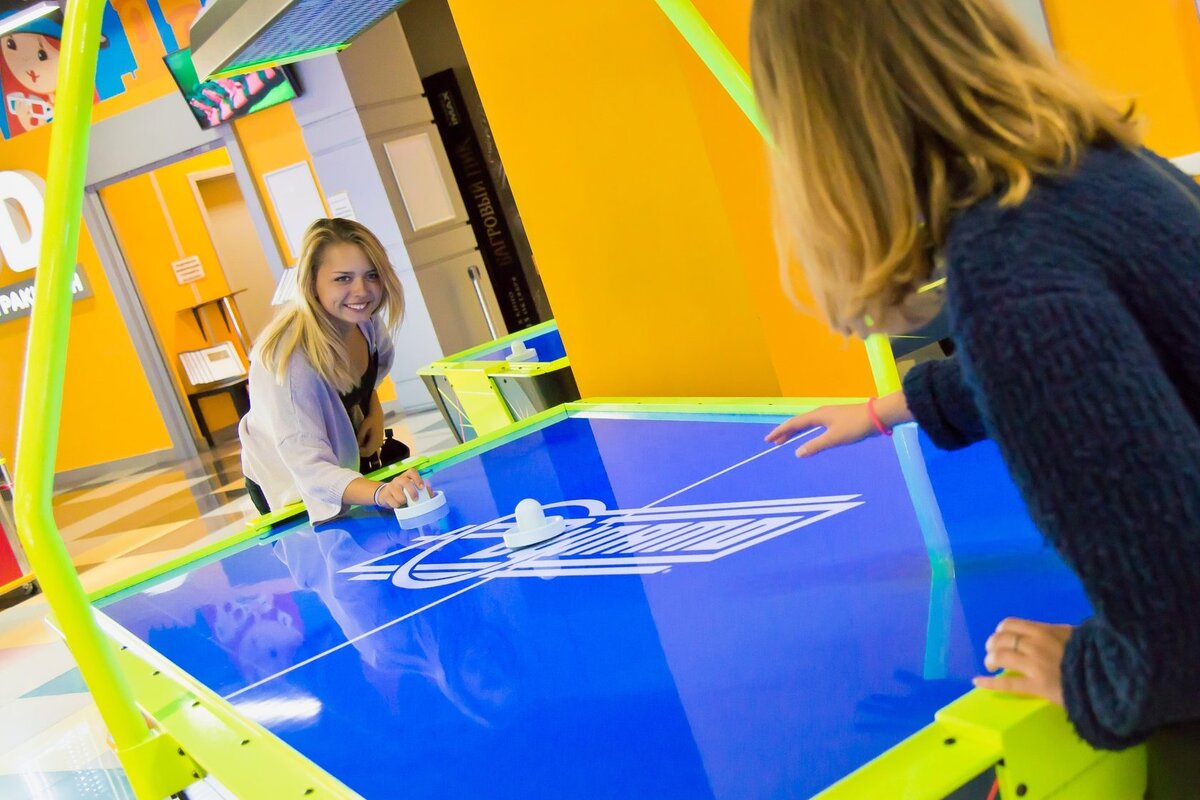 Аэрохоккей развивает реакцию и поднимает настроение