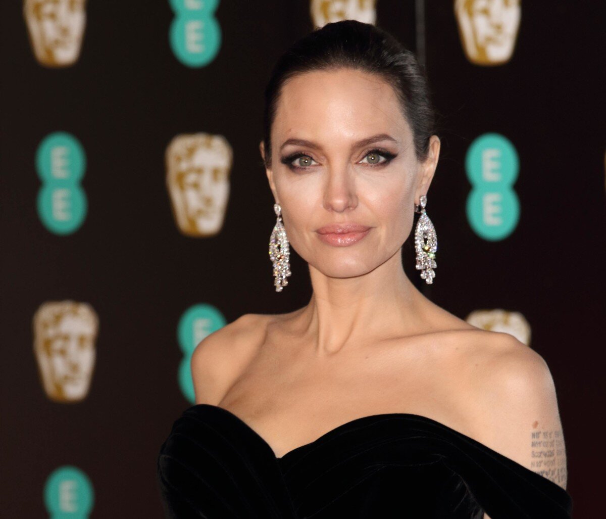 Дипфейк. Angelina Jolie учит свою дочку трахаться с ее новым парнем! | ПОРНО