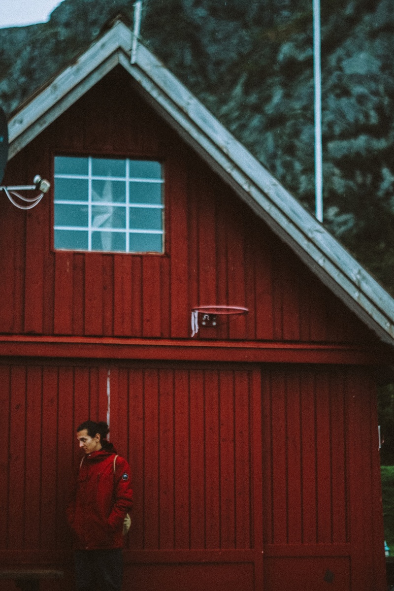 Небольшой рыбацкий домик в месте под названием "Ytterland", Valderøya, Norway