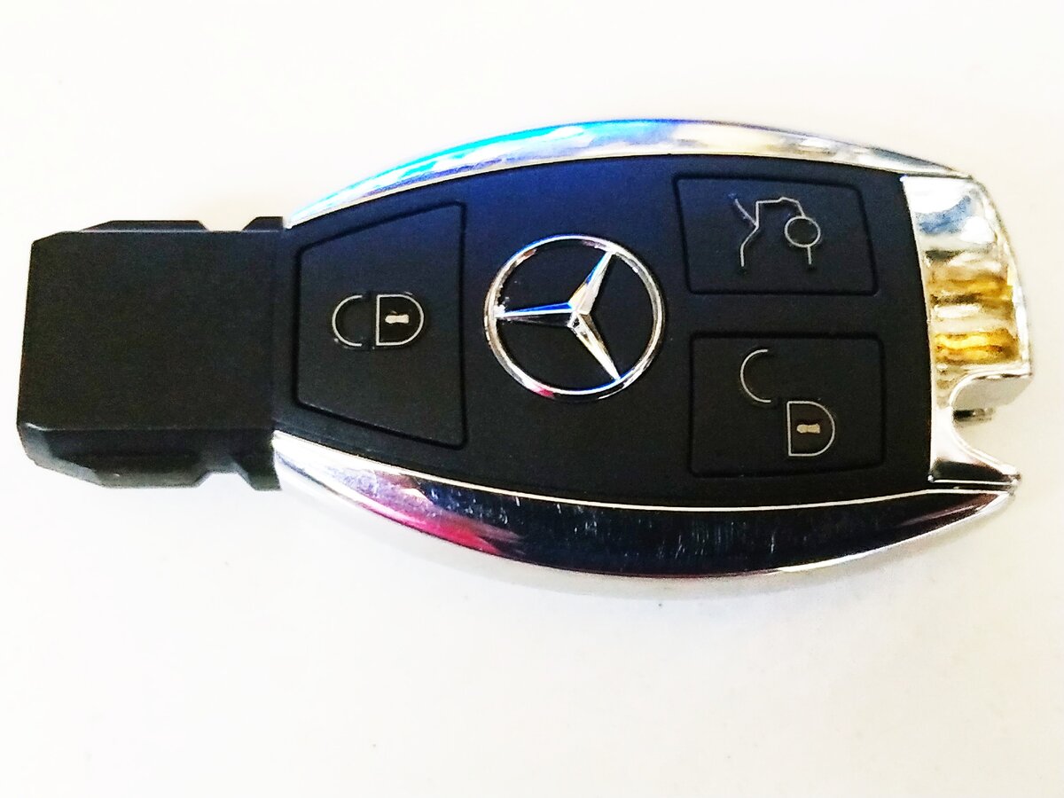 Ключ зажигания Мерседес.