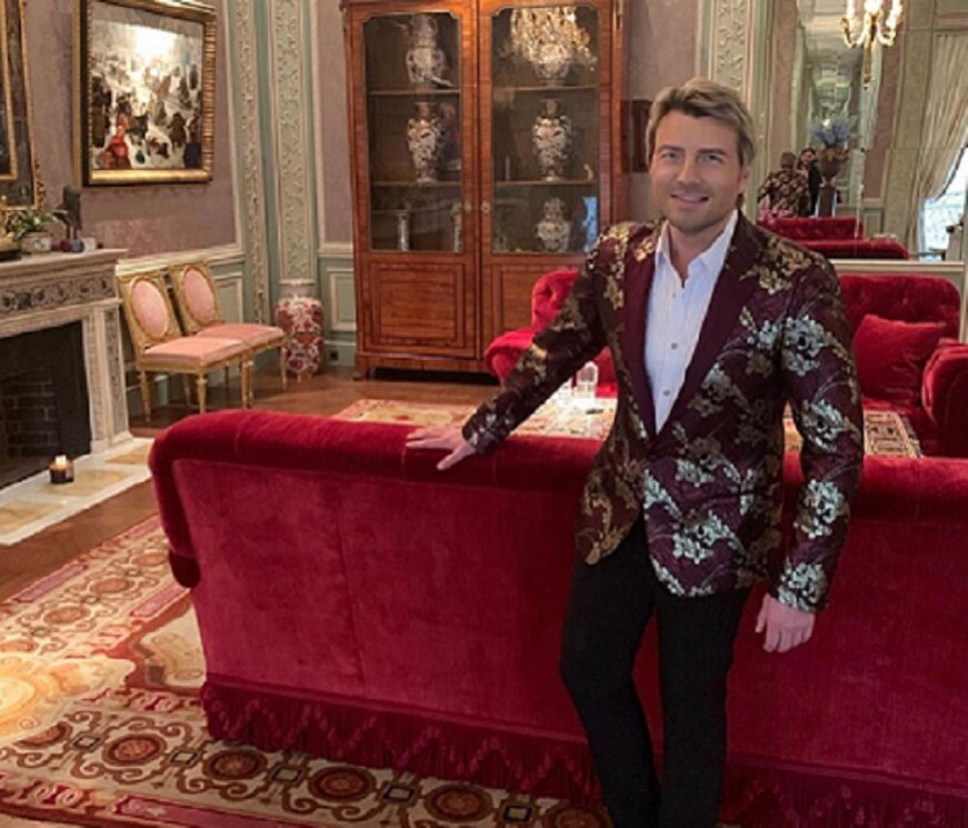 То ли мебель подбиралась под одежду, то ли одежда под мебель. Фото: mirtesen.ru