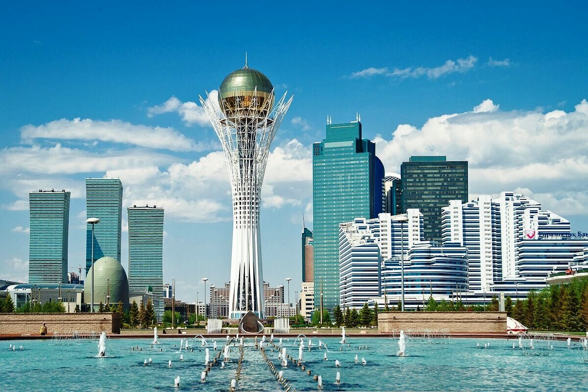 Столица Республики Казахстан город Нур-Султан, названный в честь первого Президента. 