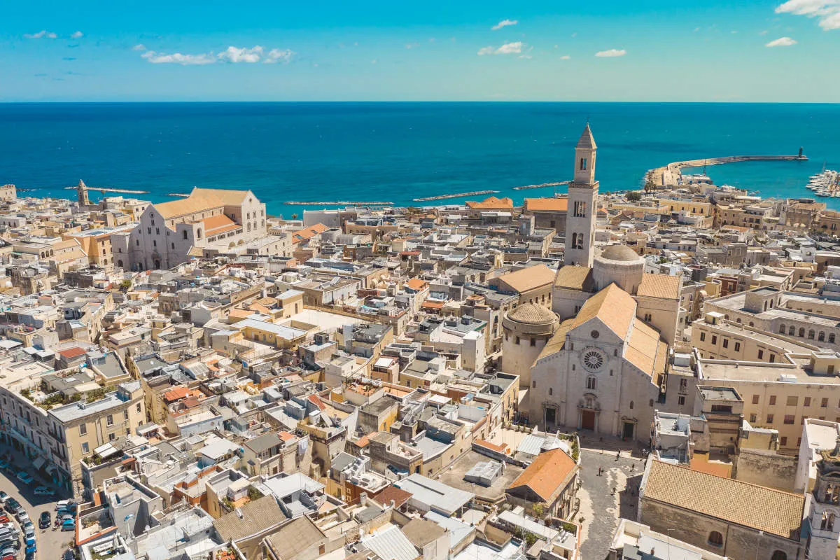 Бари картинки. Бари Апулия. Bari, Puglia, Италия. Итальянский город Бари. Апулия Италия 2023.