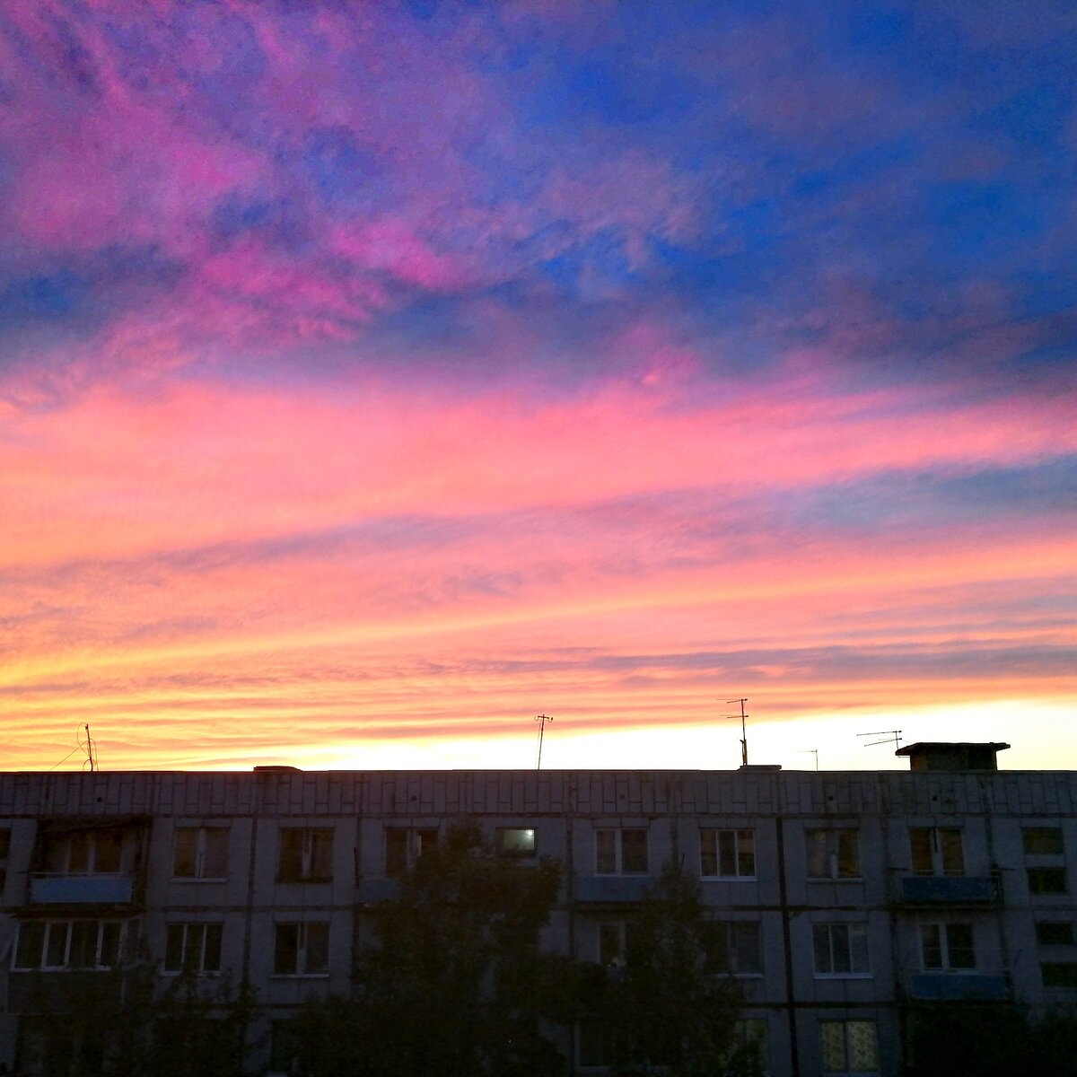 если хотите ещё фотографии закатов, пишите в комментариях, буду скидывать😉