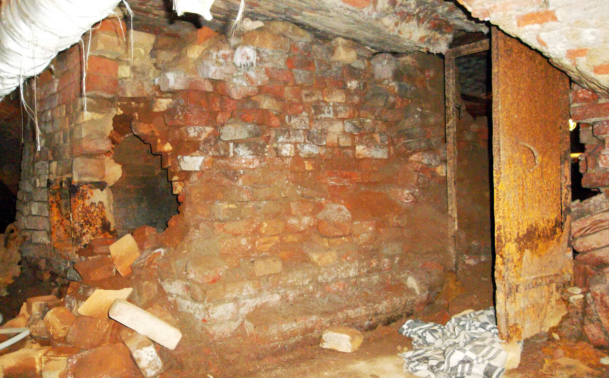 Топка и вход в воздушную камеру. Малый Эрмитаж.