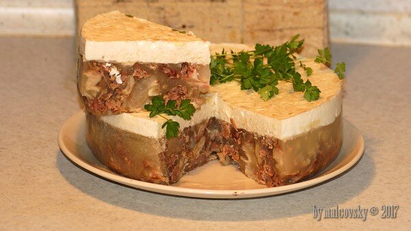 Сборный холодец под хреном и сметаной