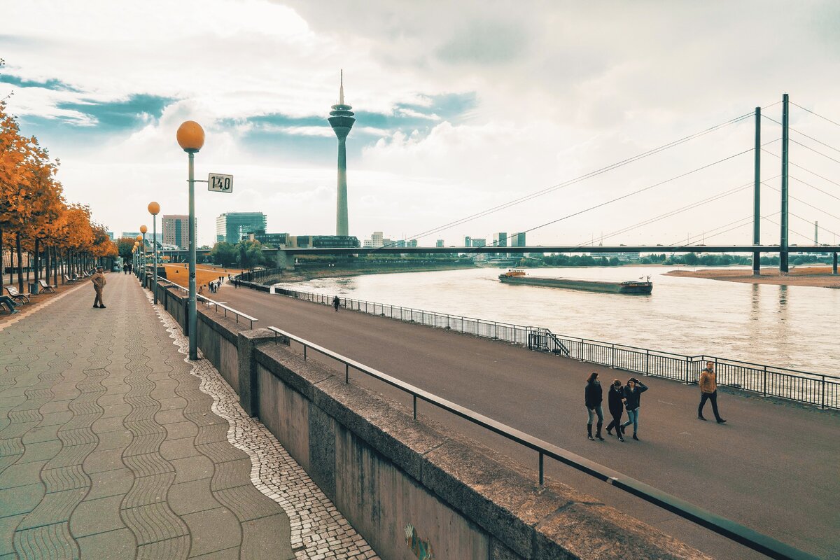 Германия, Дюссельдорф. Рейнская набережная. Фото мои: @georgiyloginov