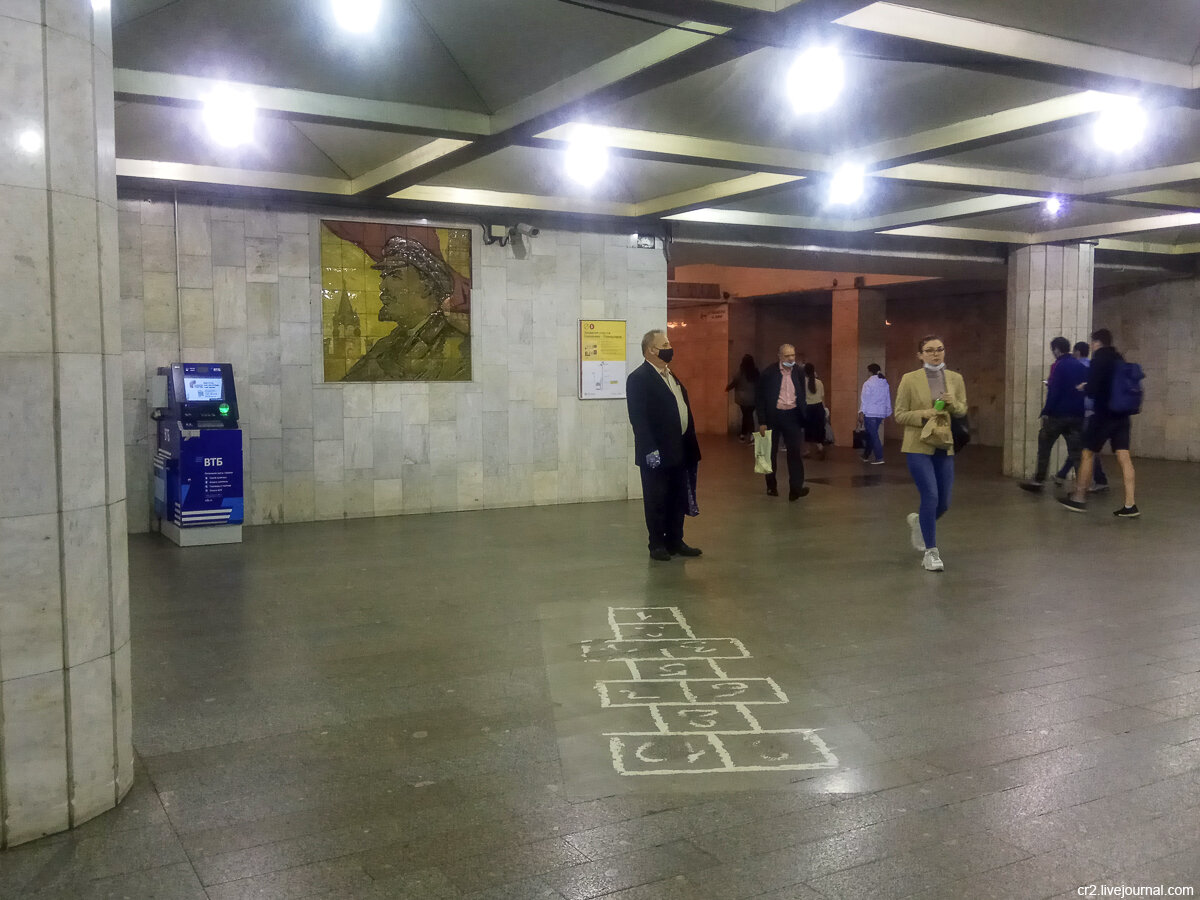 Поле для игры в классики в московском метро. Фото автора статьи