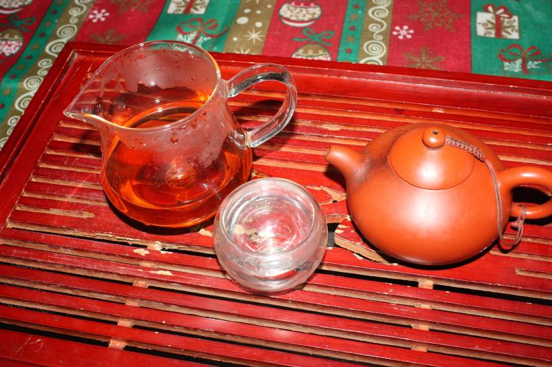 Чаяпития или чаепития как правильно. Китайская чайная церемония. Чайник с пиалами Восточный. Чайная пиала китайская. Чаша справедливости в чайной церемонии.