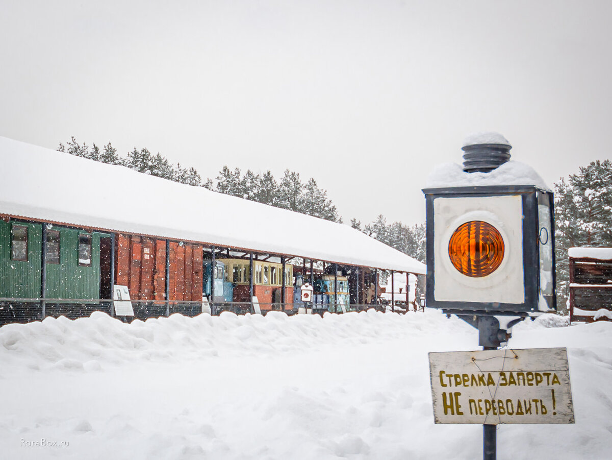 Вид на часть экспозиции музея Кукушки. Фотография авторская.