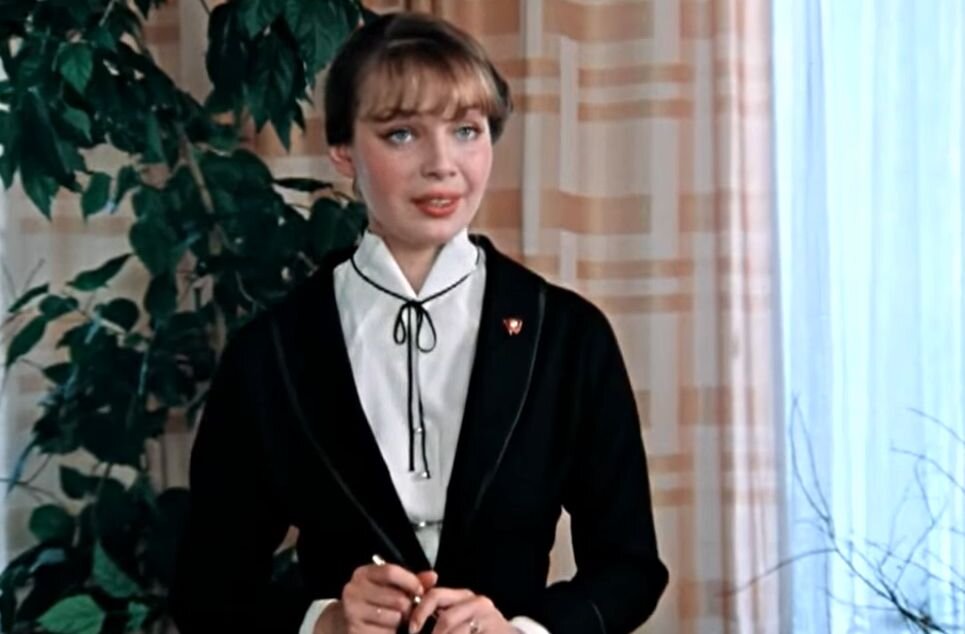Валентина Воилкова. Кадр из кинофильма "Покровские ворота", 1982 г., режиссер Михаил Козаков, сценарист Леонид Зорин, композитор Георгий Гаранян (скриншот)