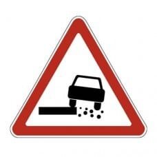 Знак "Опасная обочина" 