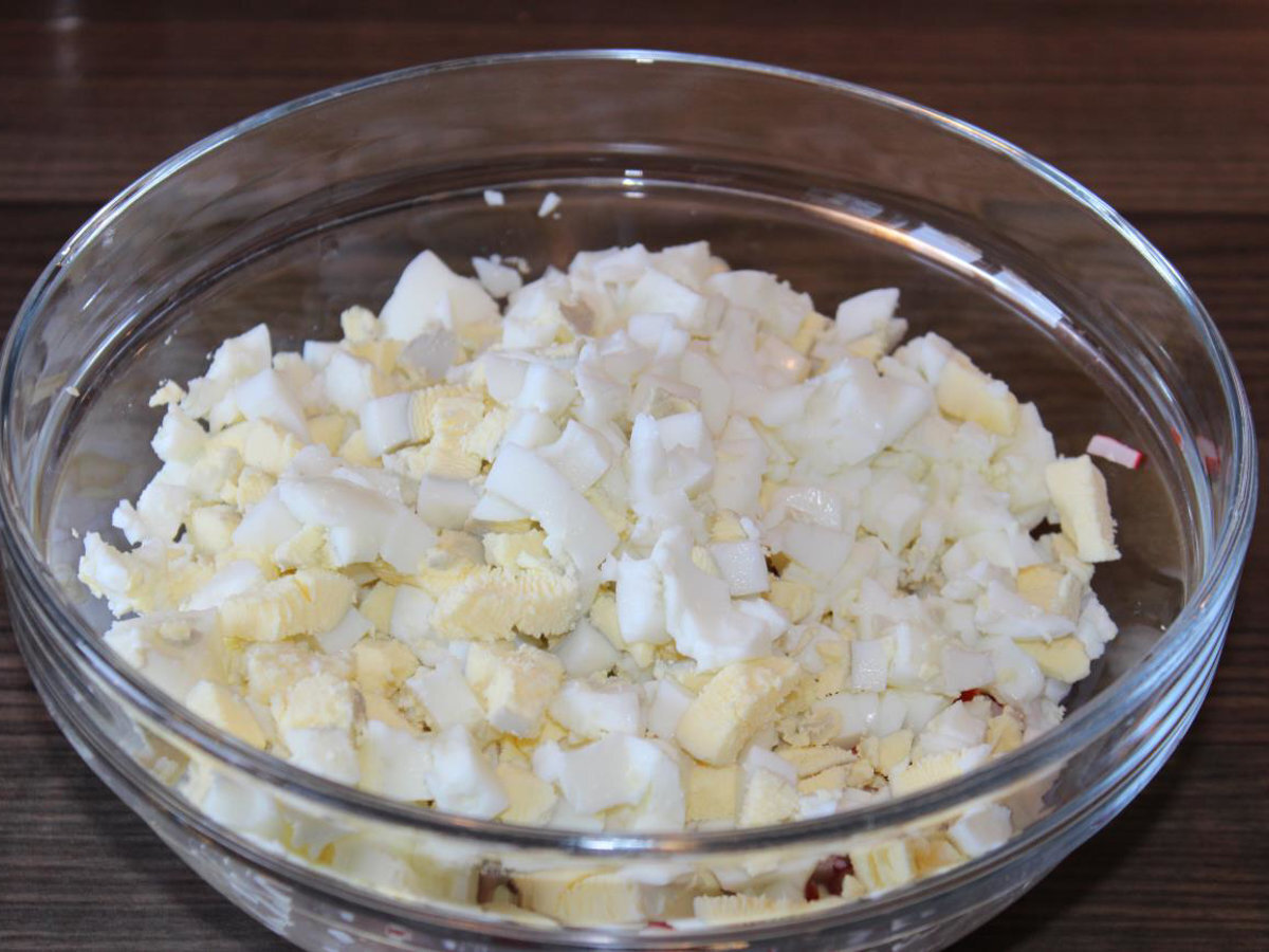 Салаты с крабовыми палочками и сыром – 15 простых и вкусных рецептов с фото (пошагово)