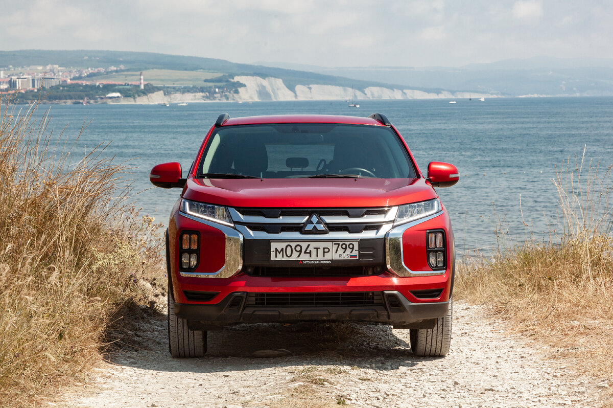 Mitsubishi ASX оказался хорошим спутником в нашем путешествии. Тихий, комфортный, динамичный, но, главное, экономичный - расход топлива составил от 7,8 до 8,5 литров на сто километров пути. Кроссовер без труда свозил нас в горы, прокатил по проселочным дорогам к интересным местам, о которых я обязательно расскажу в следующих публикациях