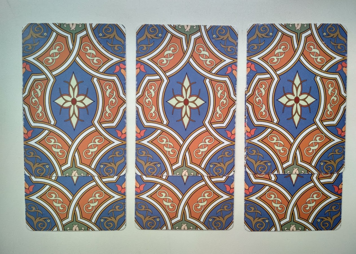 Онлайн расклад ТАРО ТАЙНЫЙ ПОКЛОННИК. КОГО ВЫ НЕ ЗАМЕЧАЕТЕ