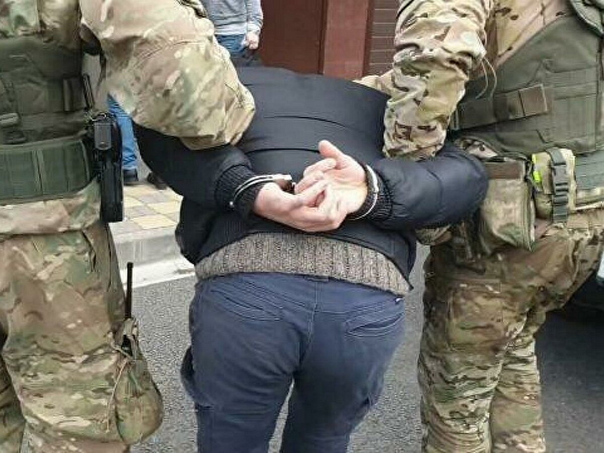 Источник: https://donbasstoday.ru/fsb-zaderzhala-gruppu-ekstremistov-na-urale-migrantov-sklonyali-k-terrorizmu/