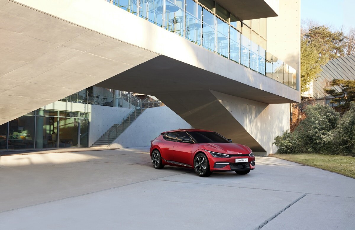 Фирменная «улыбка тигра» получила цифровое развитие – тонкие, современные линии динамических дневных ходовых огней